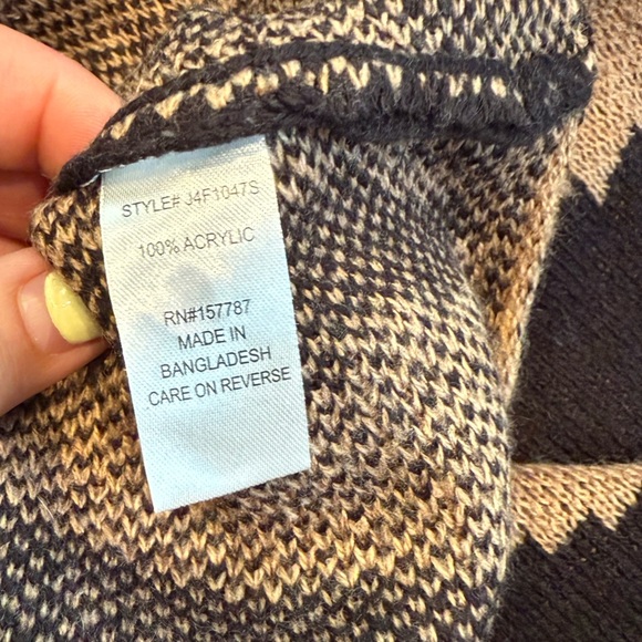 Elegant Black and Brown Sweater - Picture 5 of 5